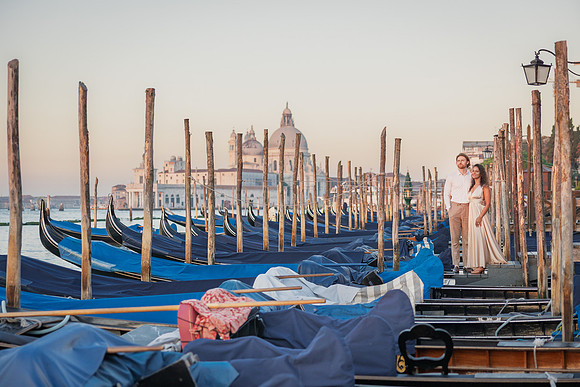 sunrise-engagement-venice-couple-003