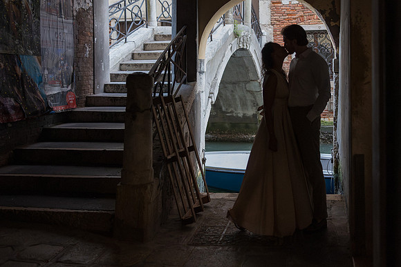 sunrise-engagement-venice-couple-009