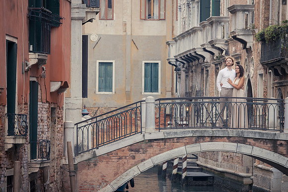 sunrise-engagement-venice-couple-010