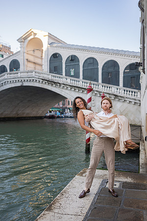 sunrise-engagement-venice-couple-012