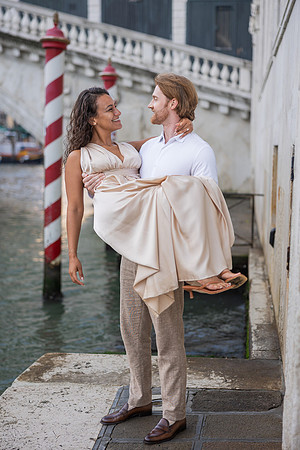 sunrise-engagement-venice-couple-013