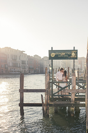 sunrise-engagement-venice-couple-015