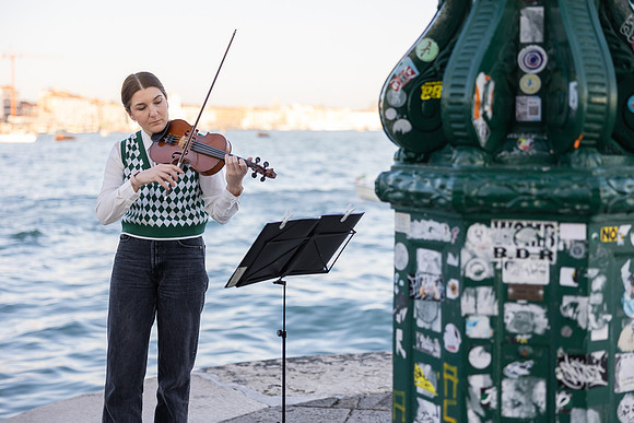 Violinist playing music for a proposal in Venice