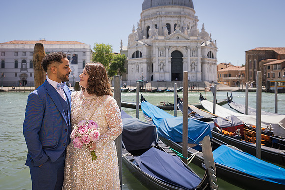 Couple near Rialto Bridge in Venice