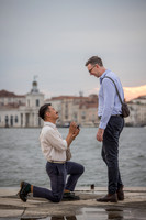 Vertical view of a man proposing to his boyfriend with the Salute basilica behind.