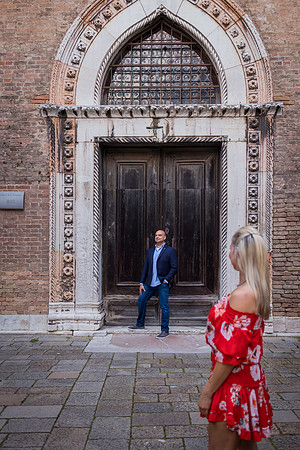 Romantic couple celebrating their love in Venice - Image 25.