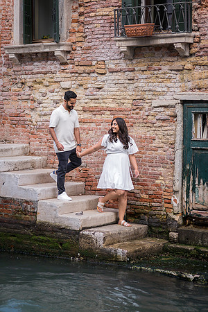 The excitement of a Venice proposal captured in a single breathtaking frame.