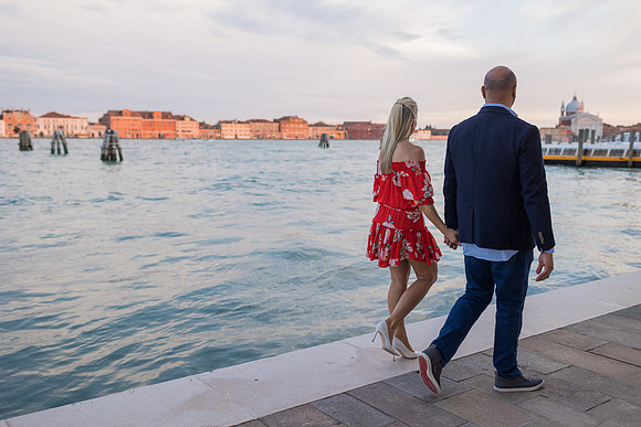 Romantic couple celebrating their love in Venice - Image 24.