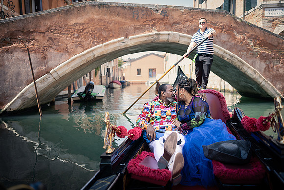 Gondolier steering a couple’s gondola ride through Venice.