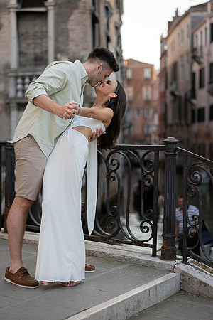 venice-engagement-couple-017