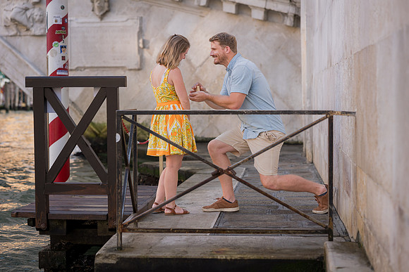 Man proposing to his partner at the Rialto Bridge