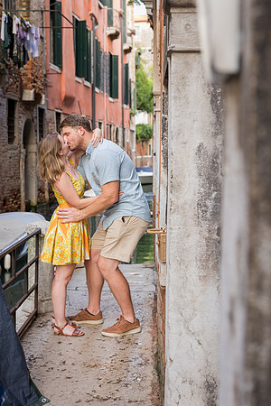 Couple hugging in a narrow alley in Venice