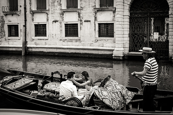 Black and white image of couple on a gondola