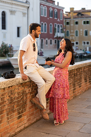 Deep gaze between a couple in Venice