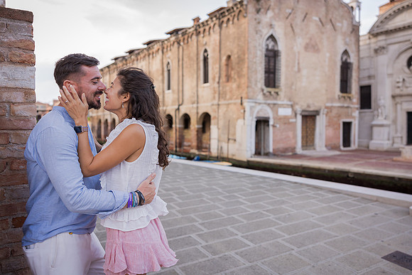 Couple sharing a moment on Ponte Chiodo, Venice.