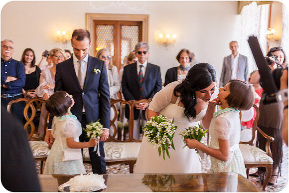 Wedding guests clapping for the couple in Venice.