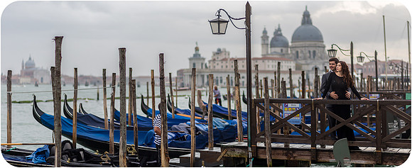 Romantic couple in an elegant Venice photoshoot - Image 16.