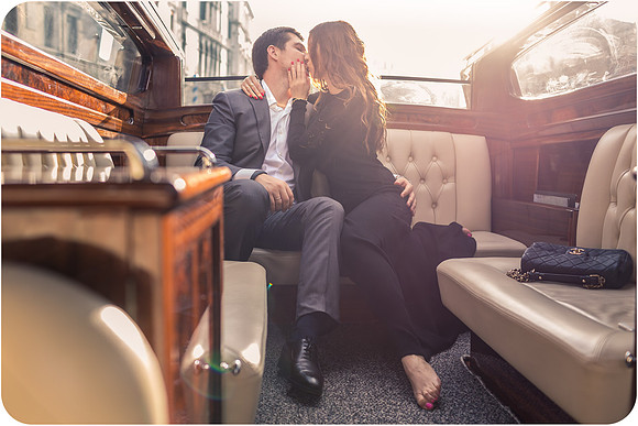 Romantic couple in an elegant Venice photoshoot - Image 29.