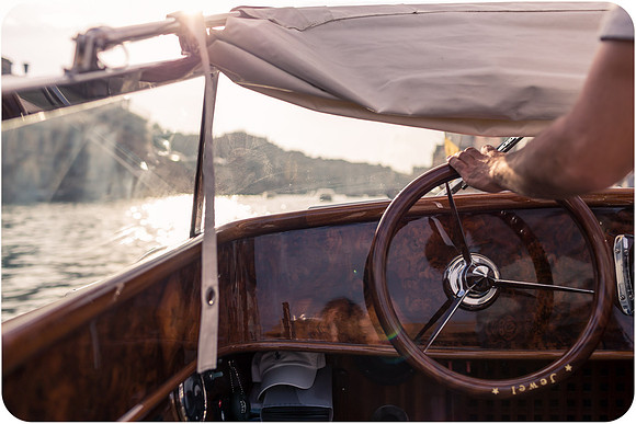 Romantic couple in an elegant Venice photoshoot - Image 28.