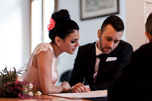 Bride groom holding hands ceremony