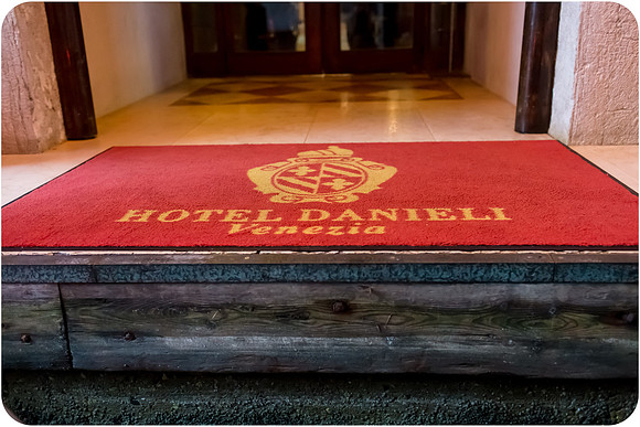 welcome mat at the hotle danieli in Venice