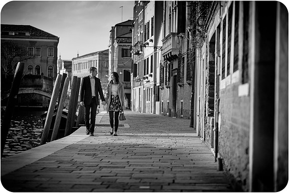 Wide angle shot of a couple in a historic Venetian square