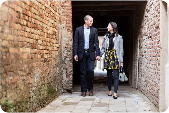 Intimate portrait of a couple under an arch in Venice