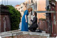 A heartfelt proposal on Venice’s historic Ponte Chiodo bridge, a moment to remember.