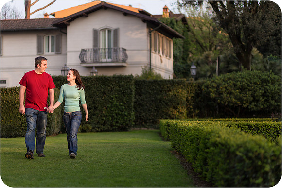 Couple walking hand-in-hand in a Florence garden.