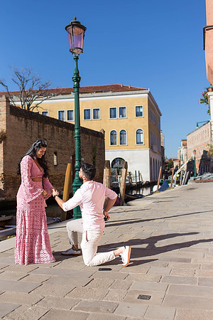 Man proposing to woman in Dorsoduro courtyard, Venice.