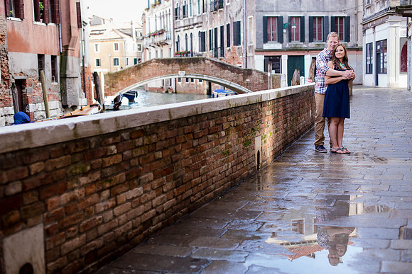 An engagement ring shines against the stunning backdrop of Venice’s quiet charm.
