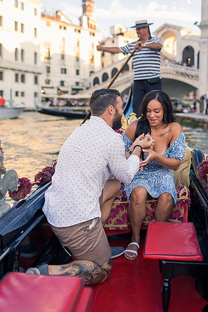 Surprise proposal on gondola in Venice’s Grand Canal