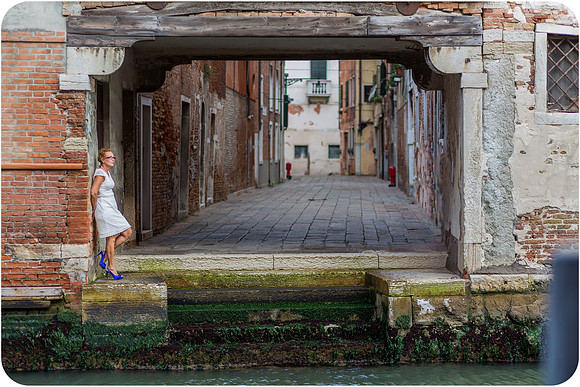 Mother and daughter crossing a Venetian bridge during their early morning family photoshoot.