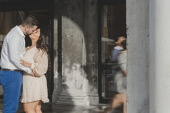 Couple embracing under golden sunlight in Venice