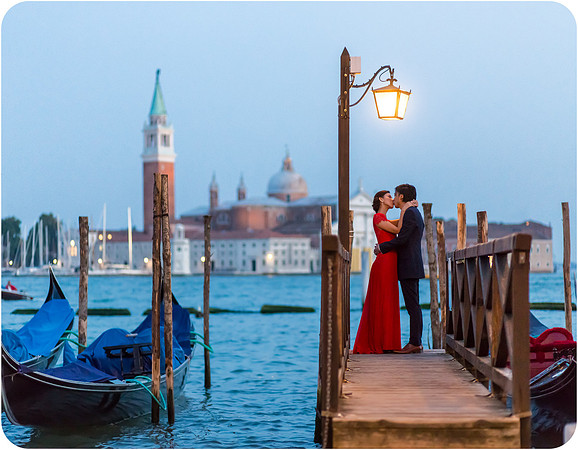 lady in red preweddign in Venice