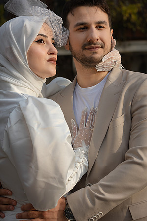 Close-up portrait of an engaged couple in Venice.