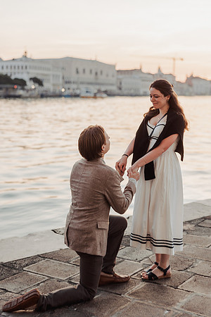 Kneeling proposal by the Grand Canal