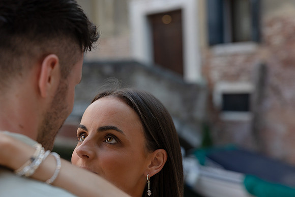 venice-engagement-couple-015