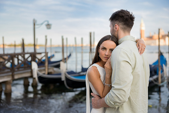venice-engagement-couple-023