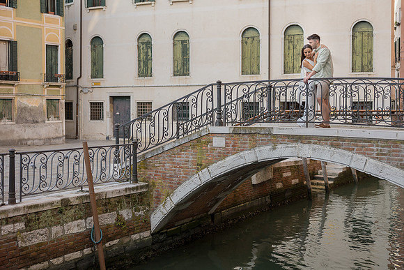 venice-engagement-couple-016