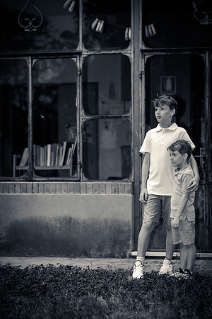 Family standing by the Grand Canal in Cannaregio, Venice.